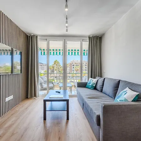 דירה 3-bedroom In Playa De Americas With Ac, Pool, Parking