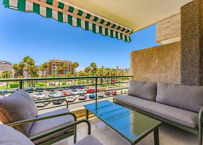 Apartamento 3-bedroom In Playa De Americas With Ac, Pool, Parking *