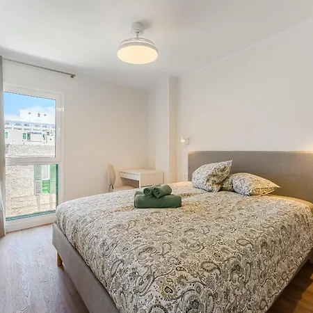 3-bedroom In Playa De Americas With Ac, Pool, Parking Appartement Playa de las Américas