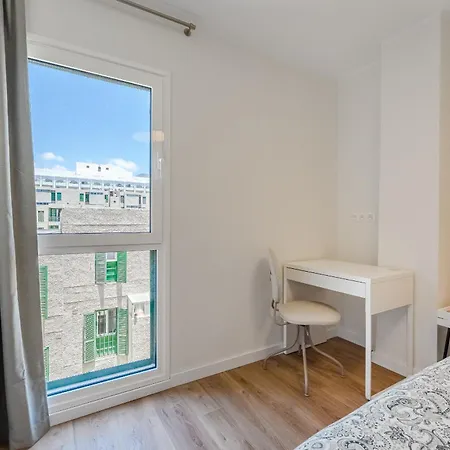 3-bedroom In Playa De Americas With Ac, Pool, Parking