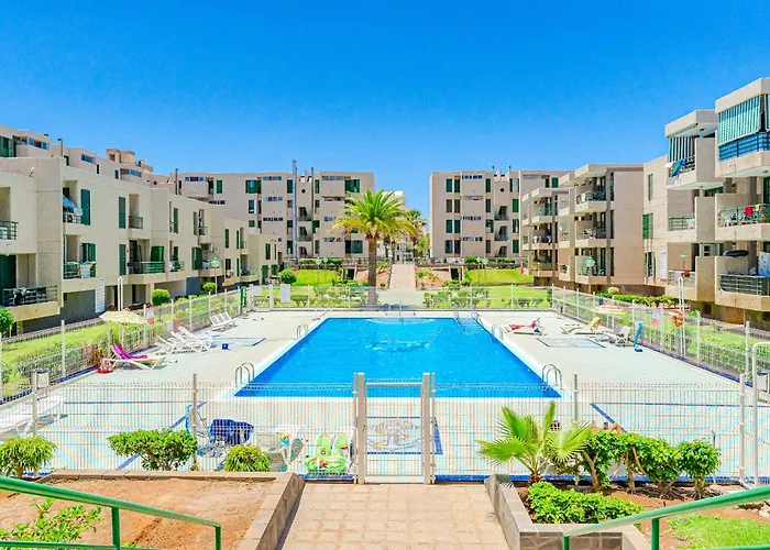3-bedroom In Playa De Americas With Ac, Pool, Parking 美洲海滩