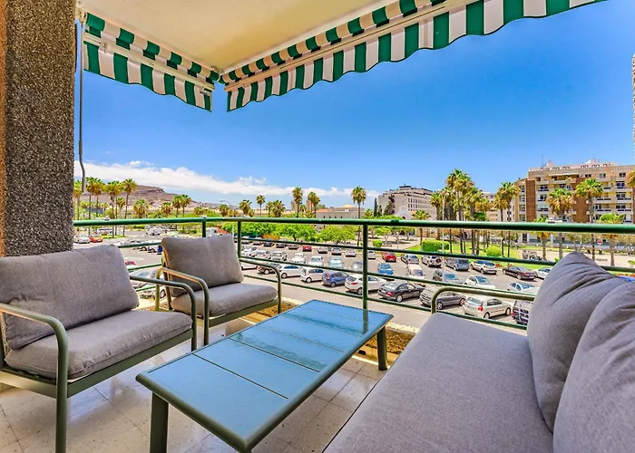 3-bedroom In Playa De Americas With Ac, Pool, Parking 公寓