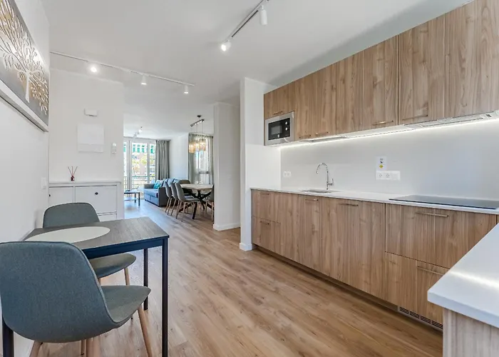 3-bedroom In Playa De Americas With Ac, Pool, Parking 公寓