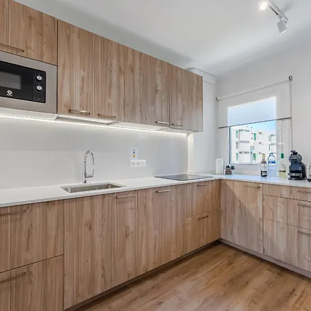 아파트 3-bedroom In Playa De Americas With Ac, Pool, Parking 플라야데라스아메리카스