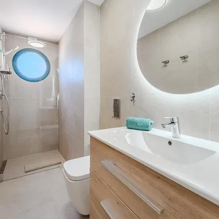 3-bedroom In Playa De Americas With Ac, Pool, Parking *