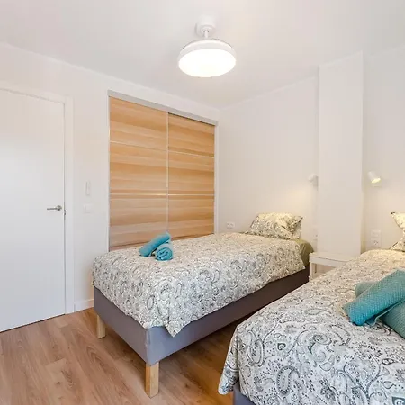아파트 3-bedroom In Playa De Americas With Ac, Pool, Parking 플라야데라스아메리카스