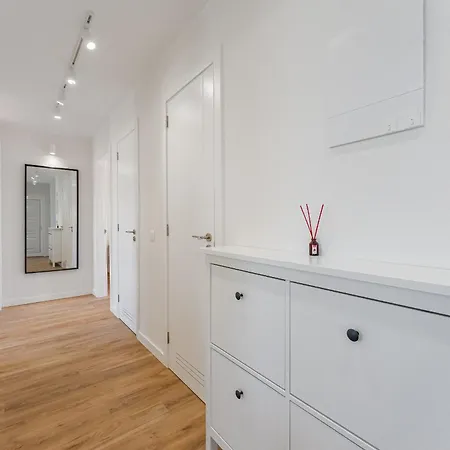 3-bedroom In Playa De Americas With Ac, Pool, Parking 플라야데라스아메리카스