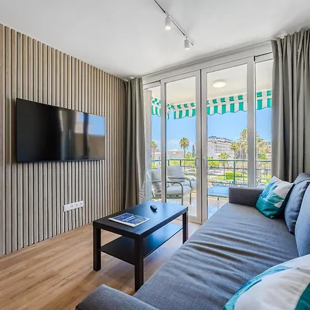 3-bedroom In Playa De Americas With Ac, Pool, Parking 아파트 *