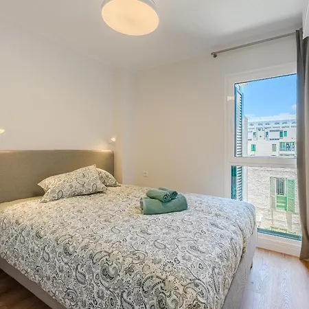 3-bedroom In Playa De Americas With Ac, Pool, Parking *