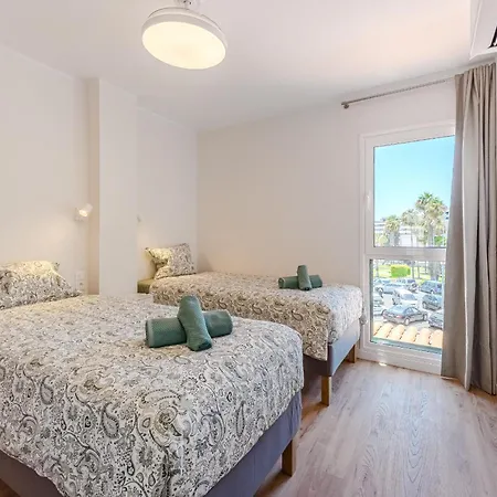 3-bedroom In Playa De Americas With Ac, Pool, Parking * 플라야데라스아메리카스