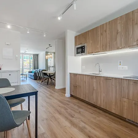 3-bedroom In Playa De Americas With Ac, Pool, Parking 아파트