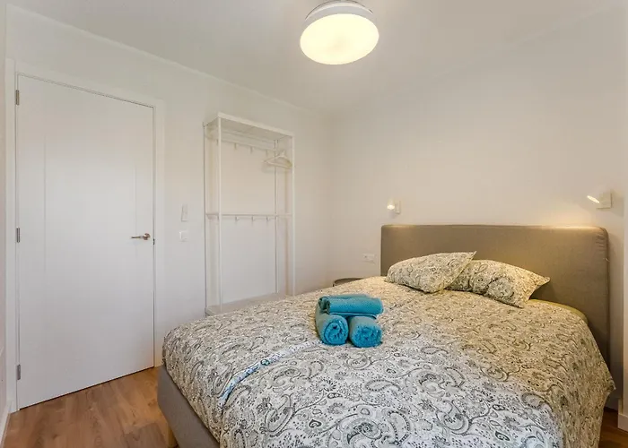 3-bedroom In Playa De Americas With Ac, Pool, Parking Apartment Playa de las Americas (Tenerife)