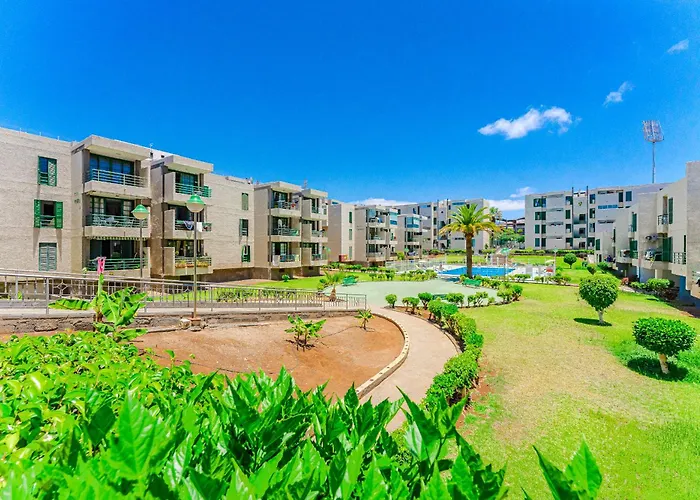 3-bedroom In Playa De Americas With Ac, Pool, Parking Apartment *