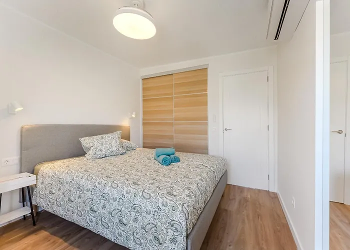 Apartment 3-bedroom In Playa De Americas With Ac, Pool, Parking *