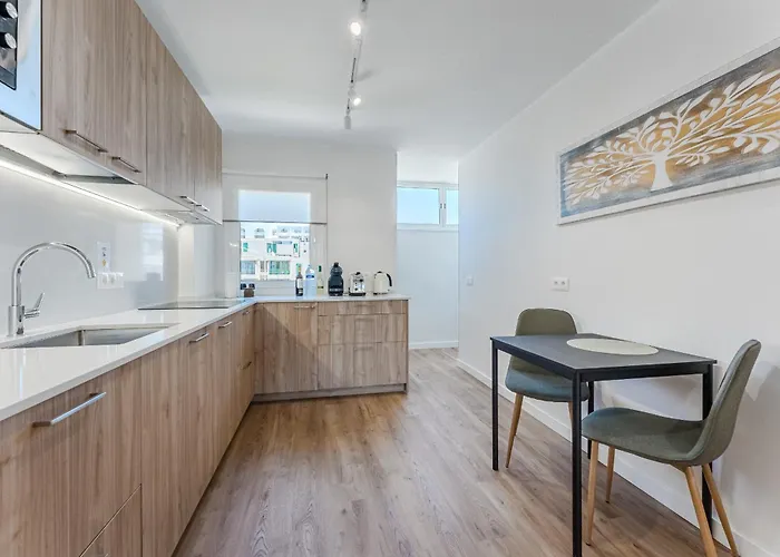 3-bedroom In Playa De Americas With Ac, Pool, Parking